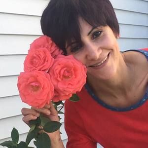 Meet your Posher, Dalia